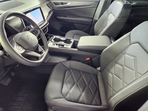 Used 2024 Volkswagen Atlas Cross Sport SE AWD/4WD image 12