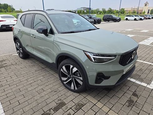 Used 2023 Volvo XC40 B5 Ultimate w/ Climate Package AWD/4WD image 3