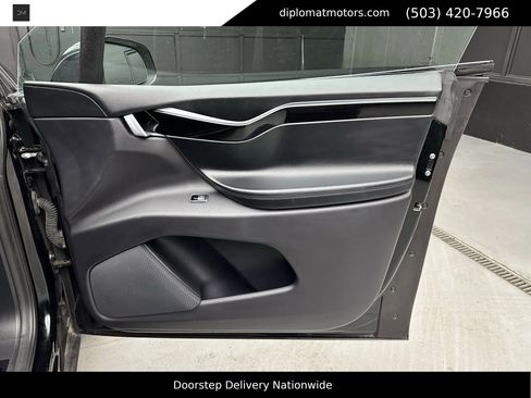 Used 2018 Tesla Model X 75D image 25