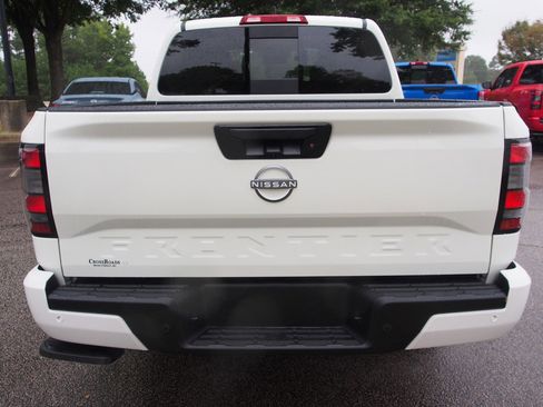 Used 2026 Nissan Frontier SV image 6