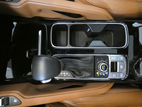 Used 2023 Kia Telluride AWD image 16