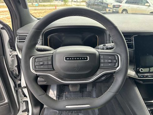 Used 2024 Jeep Wagoneer L Series II w/ Flexible Seating Group RWD image 22