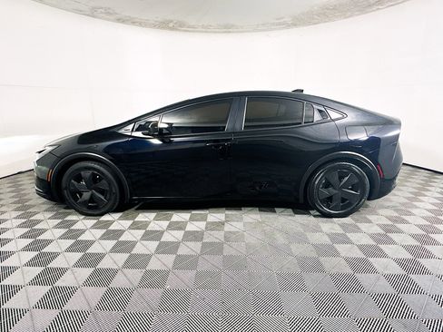 Used 2024 Toyota Prius LE FWD image 6