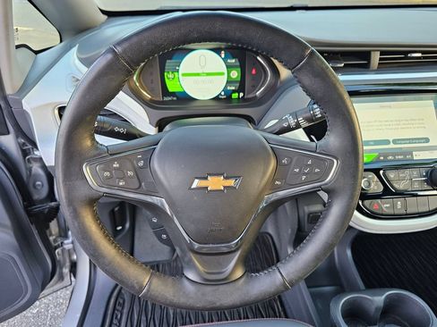 Used 2020 Chevrolet Bolt Premier w/ Infotainment Package FWD image 31