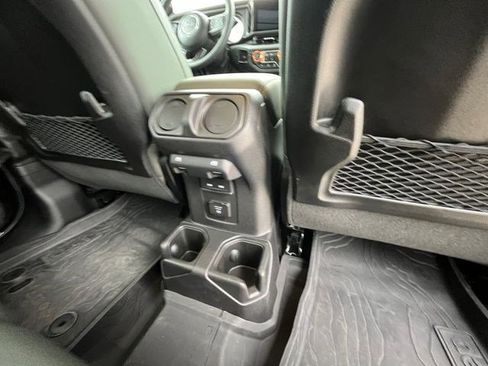 Used 2025 Jeep Gladiator Mojave AWD/4WD image 20