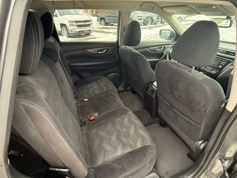 Used 2015 Nissan Rogue SV w/ SV Family Package image 30