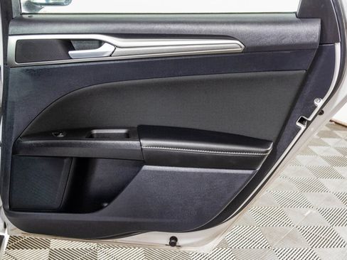 Used 2020 Ford Fusion SE FWD image 40