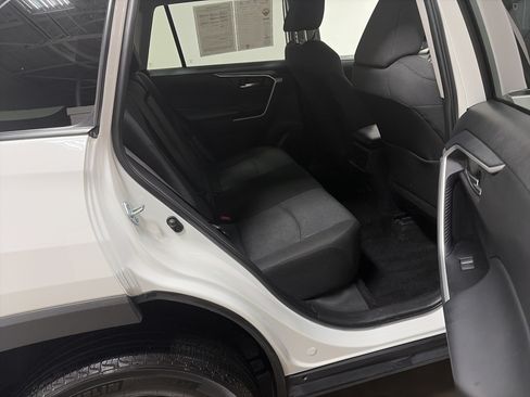 Used 2025 Toyota RAV4 XLE AWD/4WD image 27