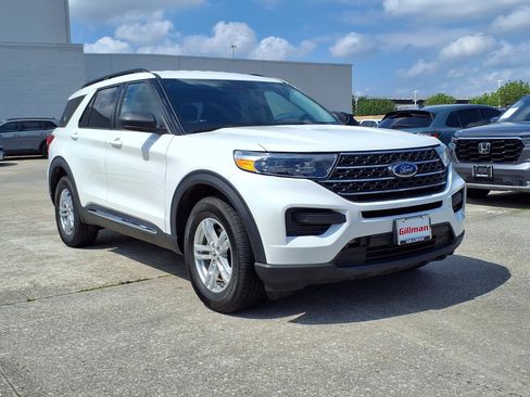 Used 2022 Ford Explorer XLT w/ Class IV Trailer Tow Package AWD/4WD image 2