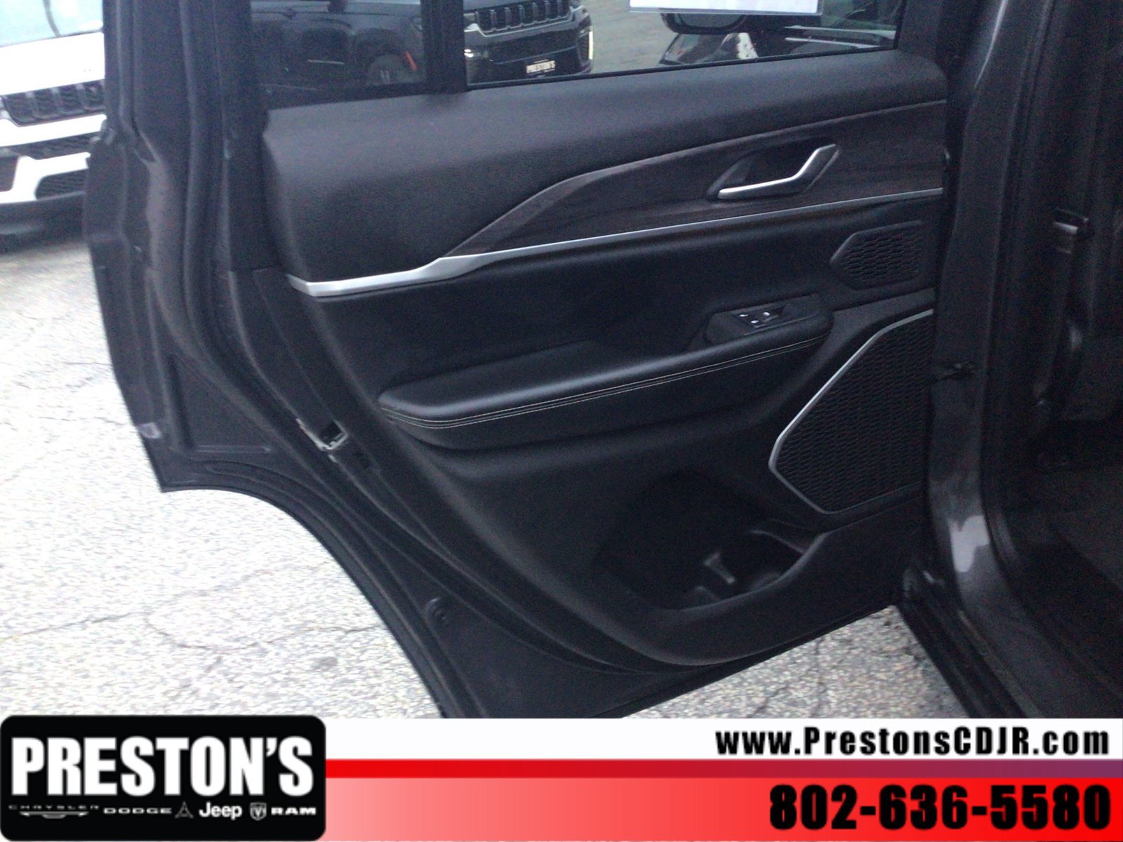Used 2024 Jeep Grand Cherokee Limited 4xe AWD/4WD image 17