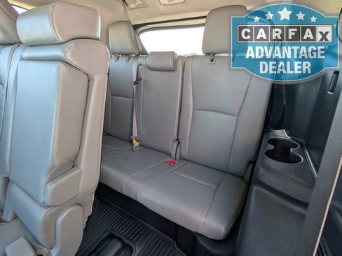 Used 2022 Toyota Highlander XLE AWD/4WD image 21