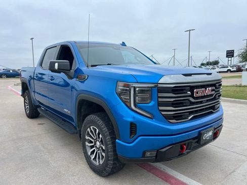 Used 2023 GMC Sierra 1500 AT4 w/ AT4 Premium Package AWD/4WD image 3