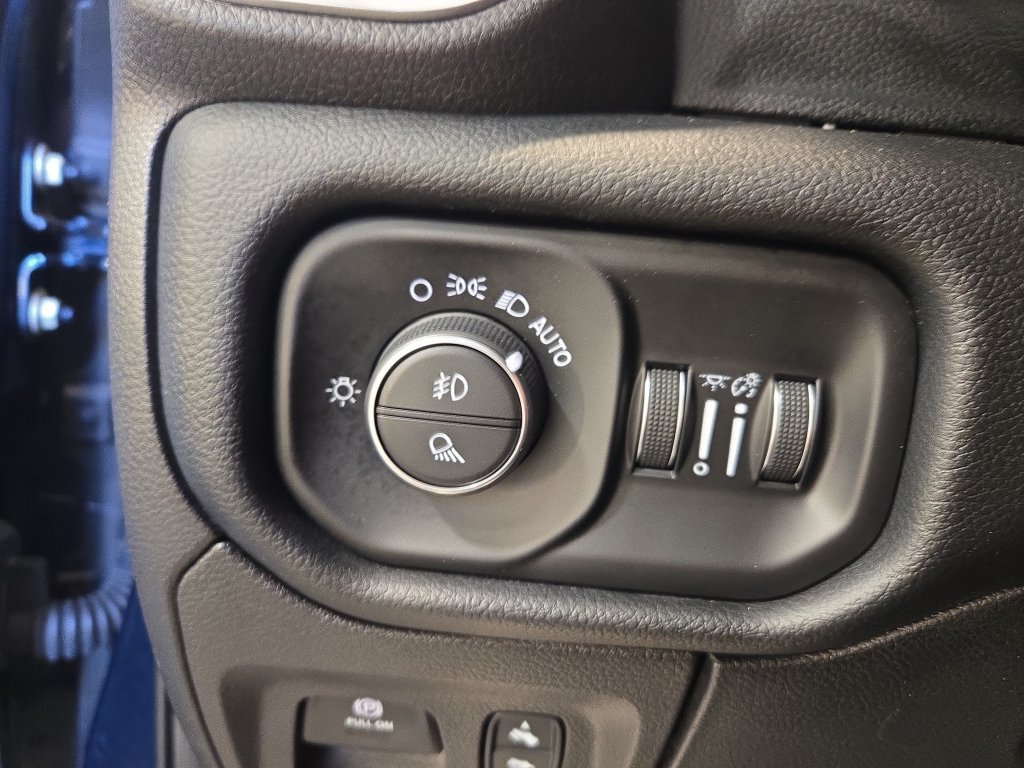 Used 2020 RAM 1500 Laramie w/ Sport Appearance Package AWD/4WD image 29