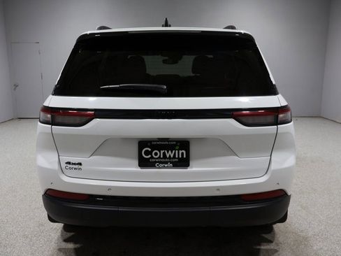 Certified 2023 Jeep Grand Cherokee Altitude image 4