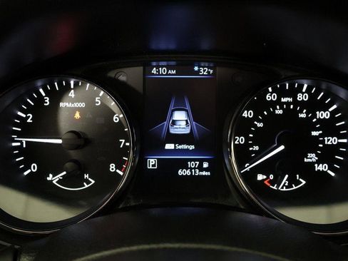 Used 2019 Nissan Rogue SV image 39