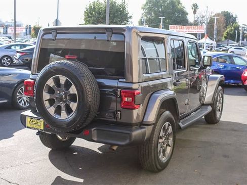 Used 2018 Jeep Wrangler Unlimited Sahara image 4
