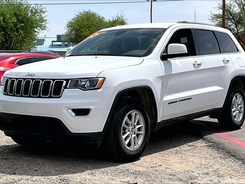 Used 2018 Jeep Grand Cherokee Laredo AWD/4WD image 1