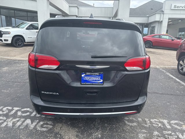 Used 2018 Chrysler Pacifica Touring-L FWD image 4
