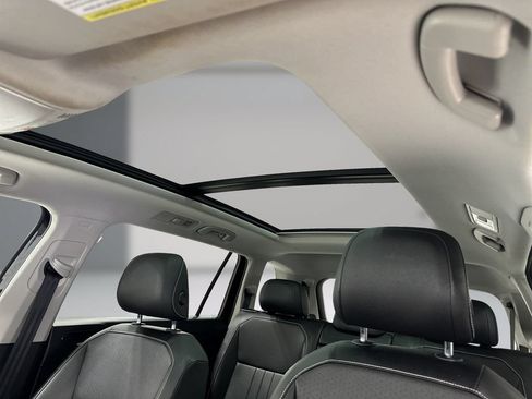 Used 2022 Volkswagen Tiguan SE FWD image 17