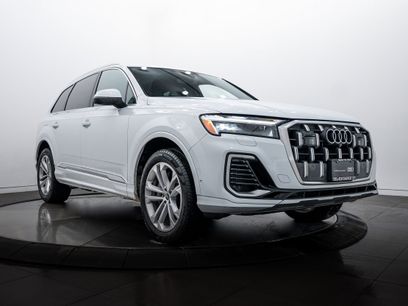 Certified 2025 Audi Q7 Premium w/ Convenience Package