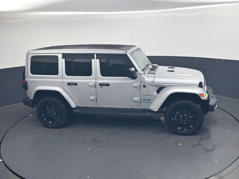 Used 2022 Jeep Wrangler Unlimited Sahara AWD/4WD image 27