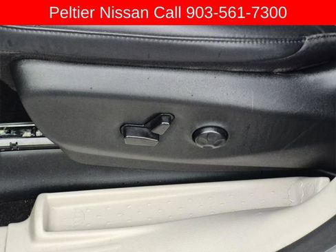 Used 2024 Chrysler Pacifica Limited FWD image 21