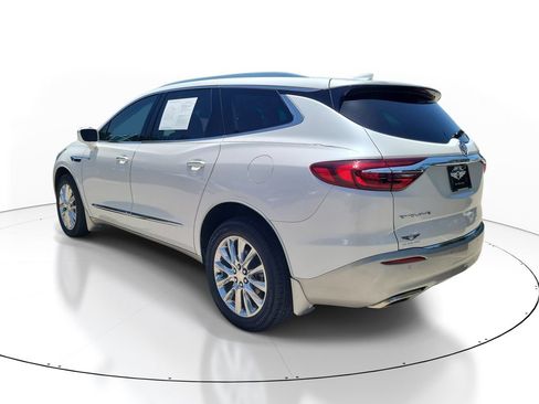 Used 2020 Buick Enclave Essence w/ Sound and Sites Package FWD image 4