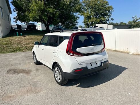 Used 2022 Kia Soul LX image 27