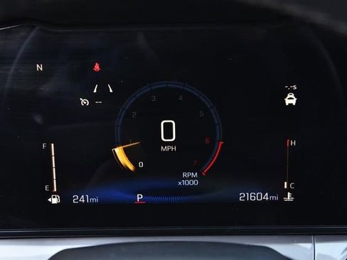 Used 2025 Chevrolet Trax LT w/ LT Convenience Package image 10