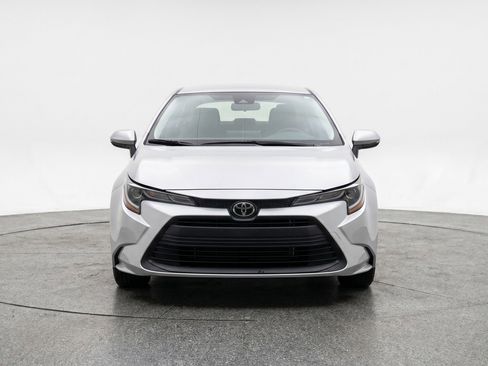 Used 2025 Toyota Corolla LE FWD image 2