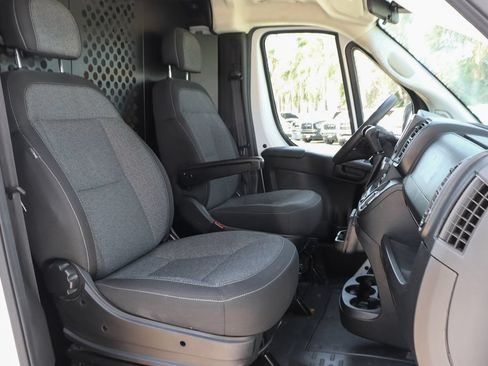 Used 2025 RAM ProMaster 2500 w/ U-Haul Equipment Group FWD image 33