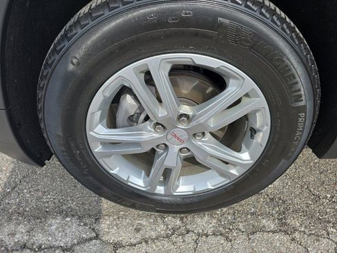 Used 2023 GMC Terrain SLE w/ Driver Convenience Package image 10