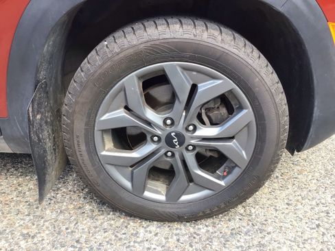 Used 2024 Kia Seltos S AWD/4WD image 9