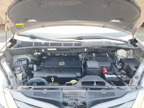 Used 2011 Toyota Sienna XLE w/ Entertainment Pkg FWD image 27