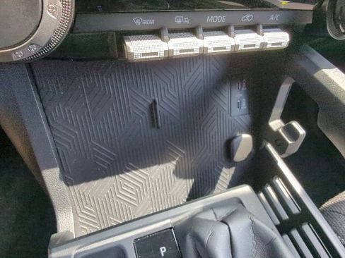 Used 2025 Toyota 4Runner SR5 AWD/4WD image 18