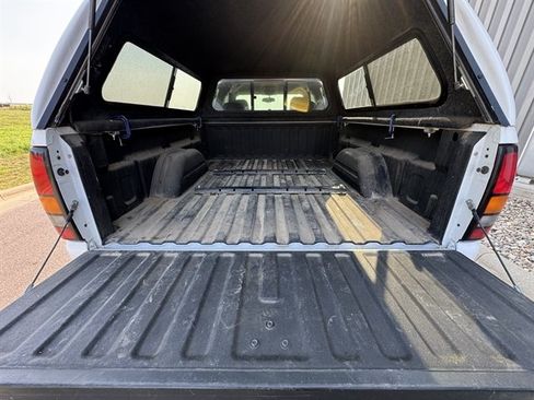 Used 2004 GMC Sierra 2500 SLT w/ Heavy-Duty Power Package AWD/4WD image 14
