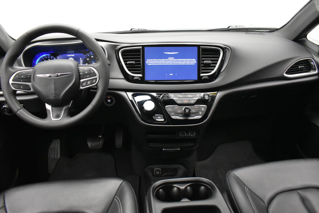 Used 2025 Chrysler Pacifica Select FWD image 28