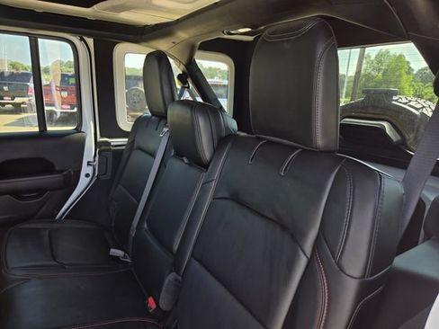 Used 2024 Jeep Wrangler Unlimited Rubicon AWD/4WD image 33