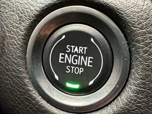 Used 2025 Cadillac XT4 Premium Luxury FWD image 15