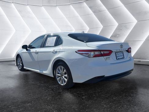 Used 2020 Toyota Camry LE image 5