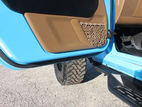 Used 2018 Jeep Wrangler Rubicon w/ Cold Weather Group image 31