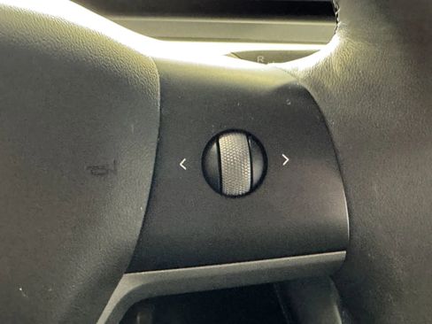 Used 2021 Tesla Model Y Long Range image 19