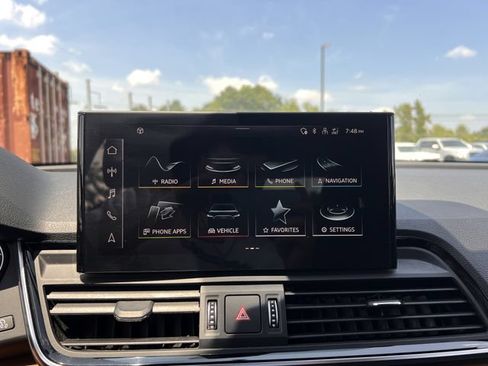 Used 2023 Audi Q5 2.0T Premium w/ Convenience Package AWD/4WD image 19