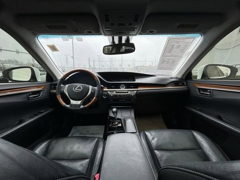 Used 2013 Lexus ES 300h w/ Luxury Pkg image 17