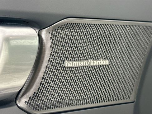 New 2026 Volvo XC40 B5 Ultra w/ Protection Package Premier image 18