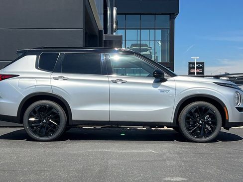 New 2025 Mitsubishi Outlander SEL Black Edition image 4