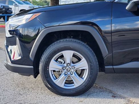 Used 2025 Toyota RAV4 LE AWD/4WD image 8
