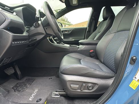 Used 2025 Toyota RAV4 XSE image 9