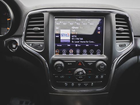 Used 2018 Jeep Grand Cherokee Altitude image 5