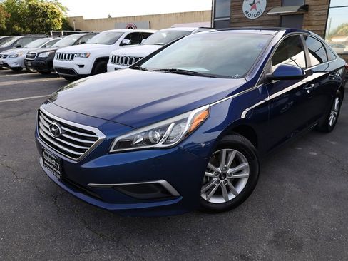 Used 2017 Hyundai Sonata SE w/ Cargo Package FWD image 2